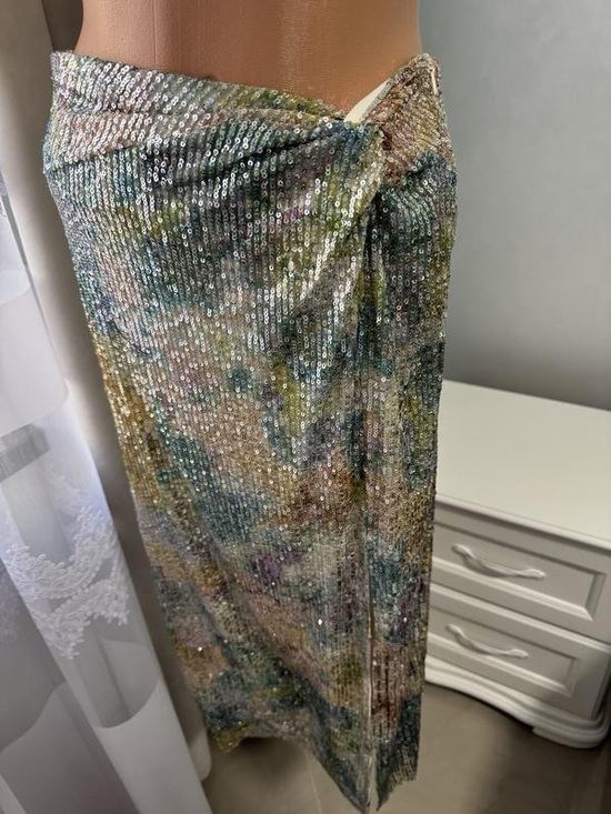 Zara Dresses & Skirts - Zara Iridescent Sequin Skirt in Silver and Holographic Tones